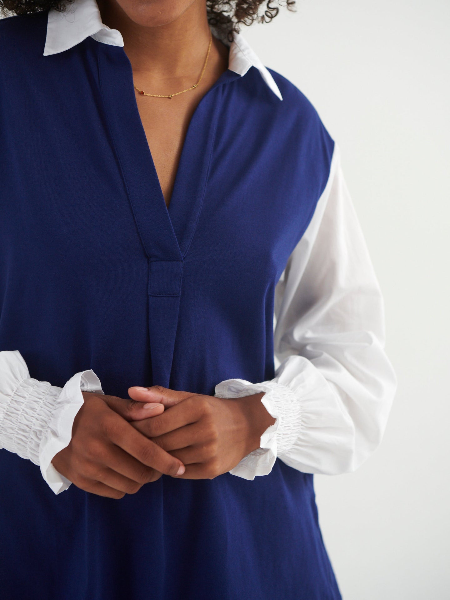 Aria jersey and cotton shirred cuff shirt - Navy/White