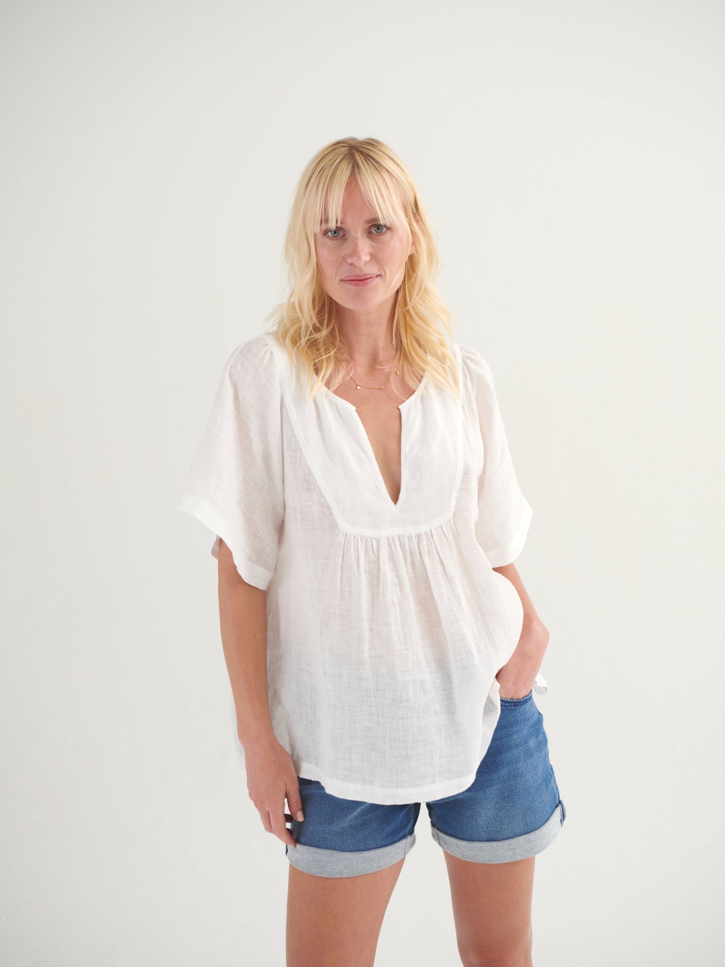 Vee angel gauze linen v neck top - White