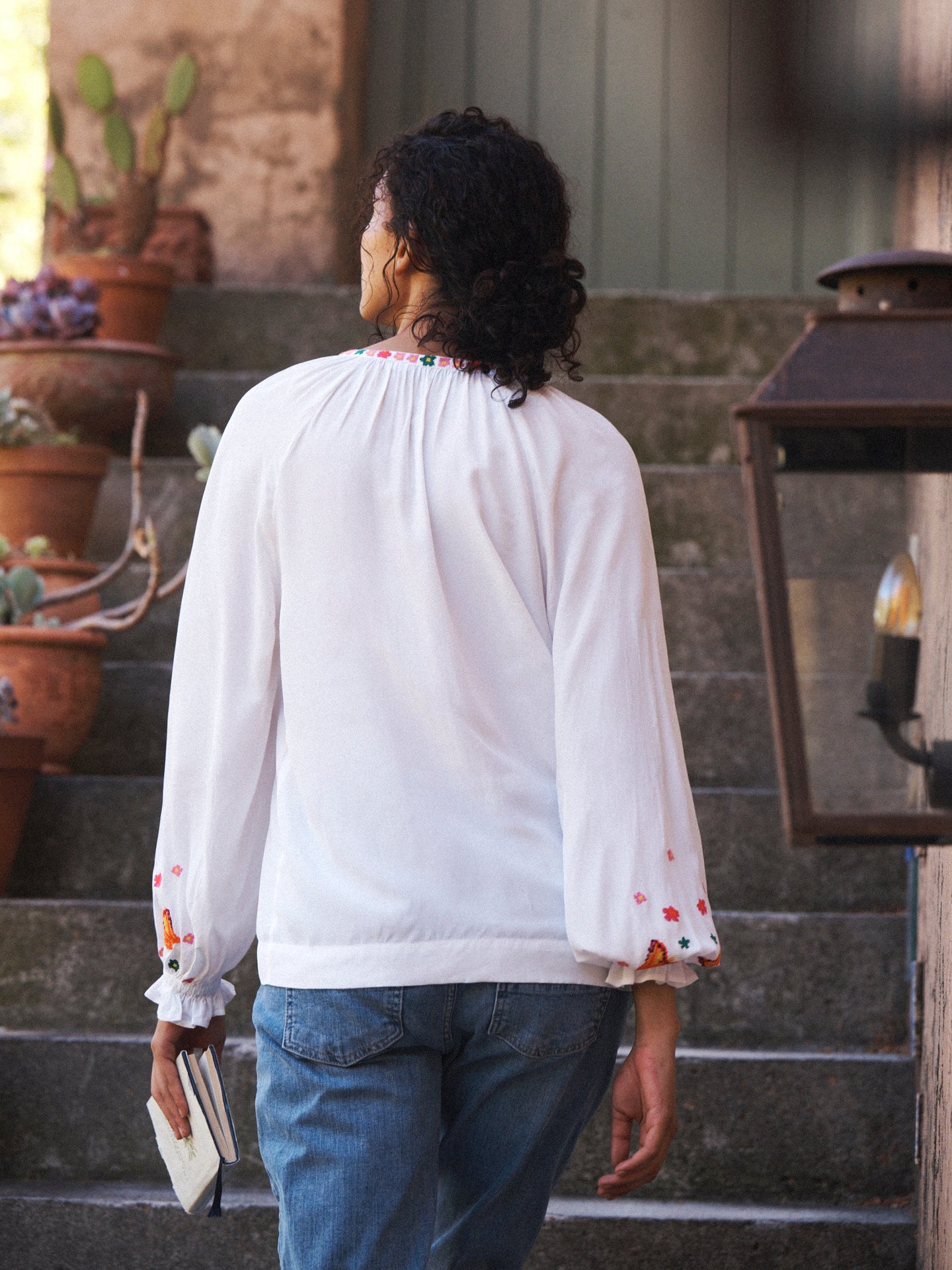 Nisha butterfly bouquet top - White