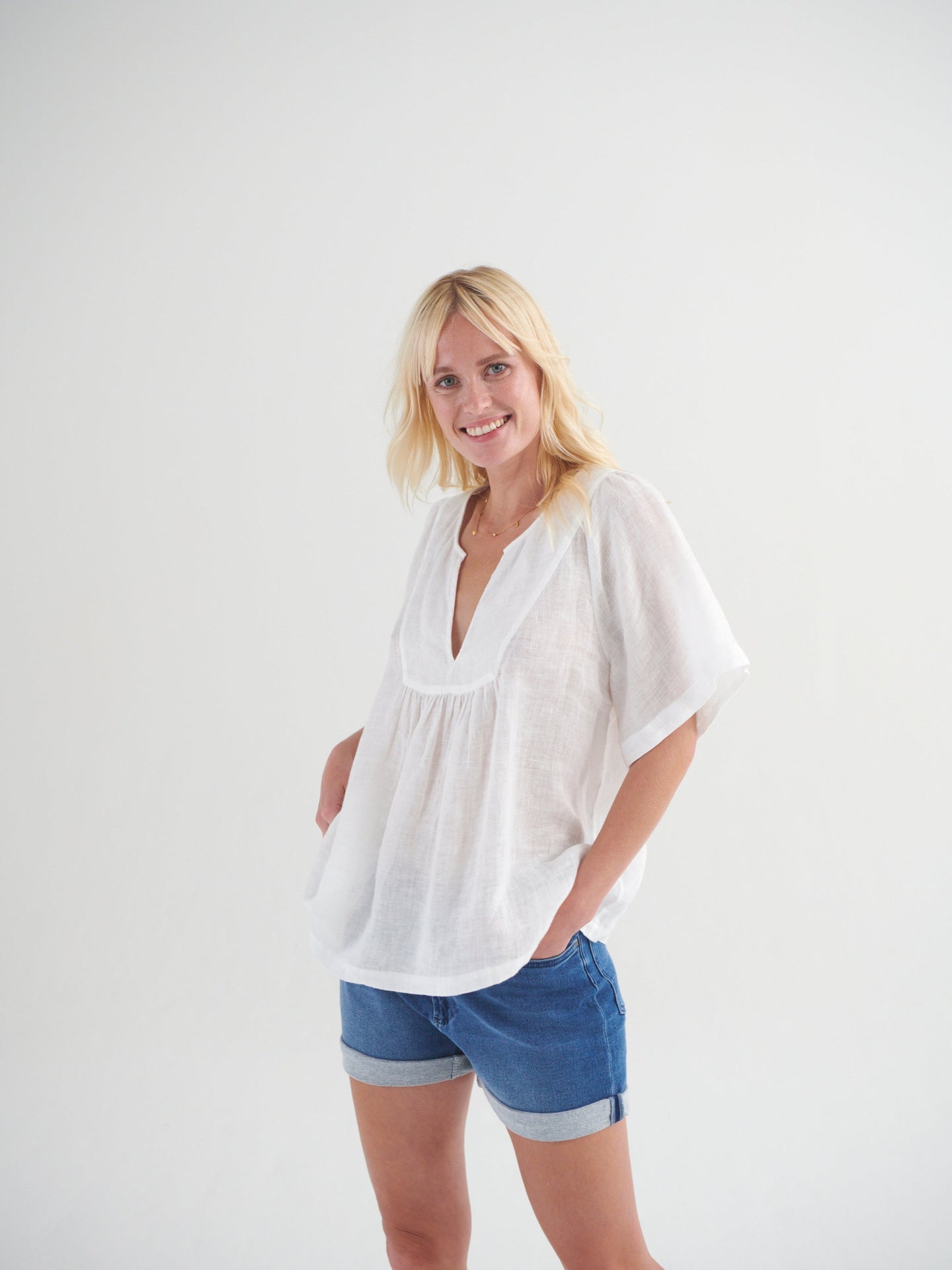 Vee angel gauze linen v neck top - White