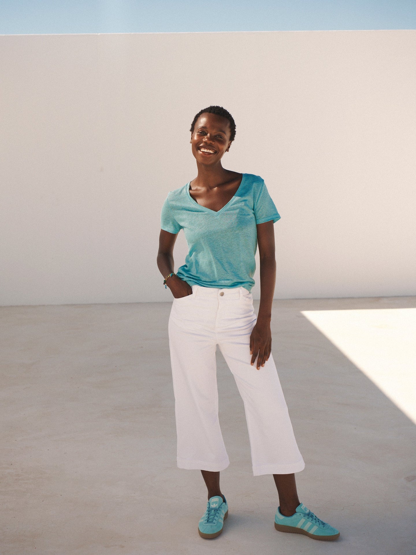 Charlie linen v neck t shirt - Aqua